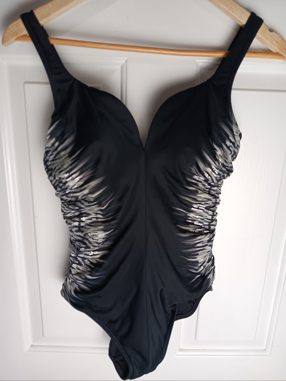 Miraclesuit Size 8 One Piece Swimsuit Silver Shores Temptress Black Slimming
